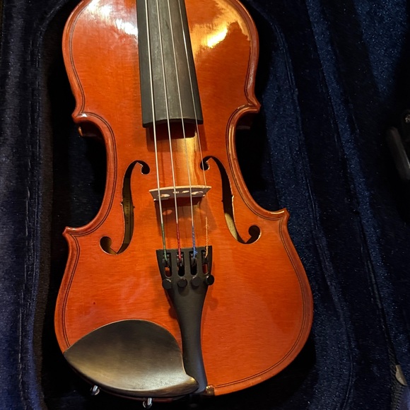 Elegant Brown Violin with Case - Picture 11 of 14